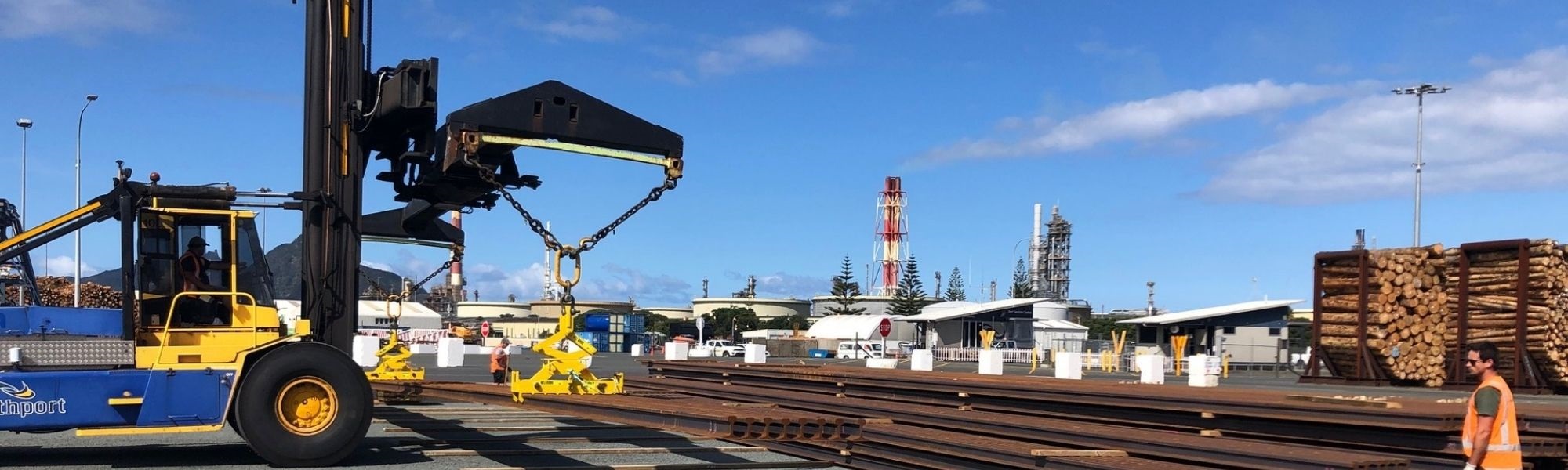 Investment-port-photo-bringing-in-rail-tracks-header.jpg